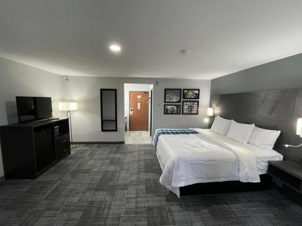 La Quinta Inn By Wyndham Indianapolis Airport Executive Dr Exterior foto