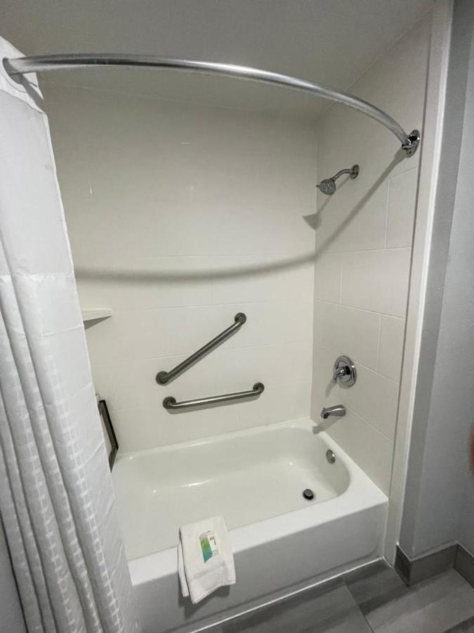 La Quinta Inn By Wyndham Indianapolis Airport Executive Dr Exterior foto
