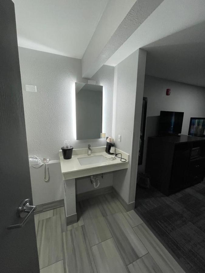 La Quinta Inn By Wyndham Indianapolis Airport Executive Dr Exterior foto