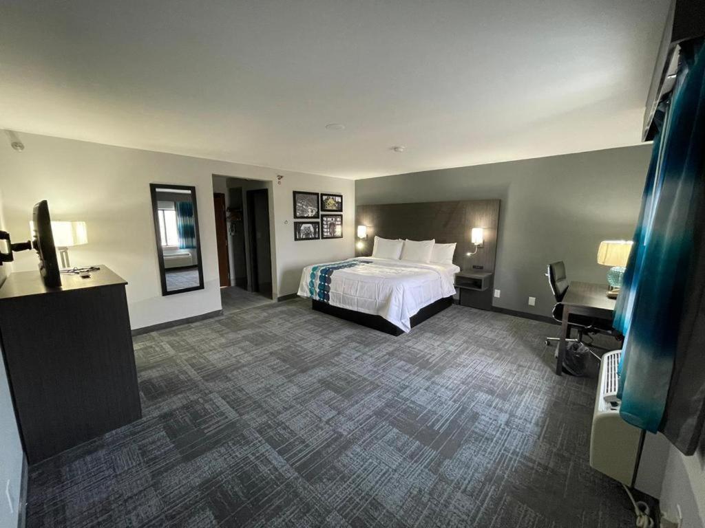La Quinta Inn By Wyndham Indianapolis Airport Executive Dr Exterior foto