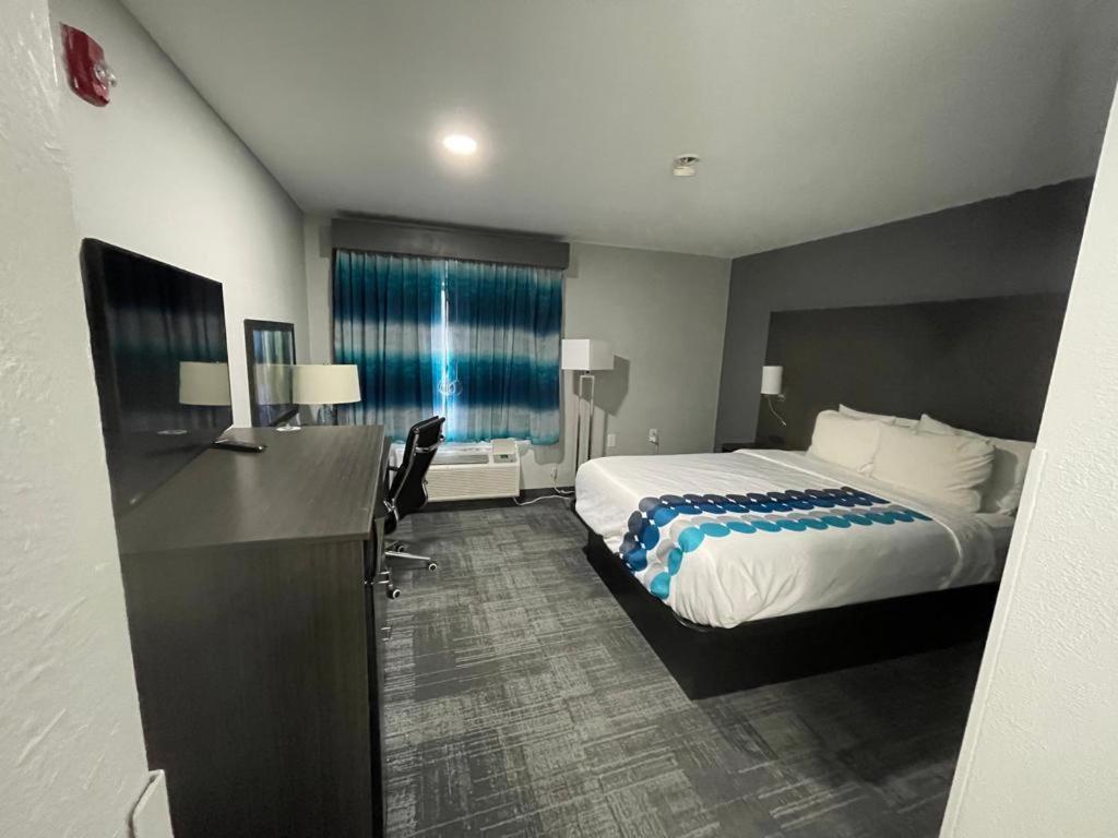 La Quinta Inn By Wyndham Indianapolis Airport Executive Dr Exterior foto