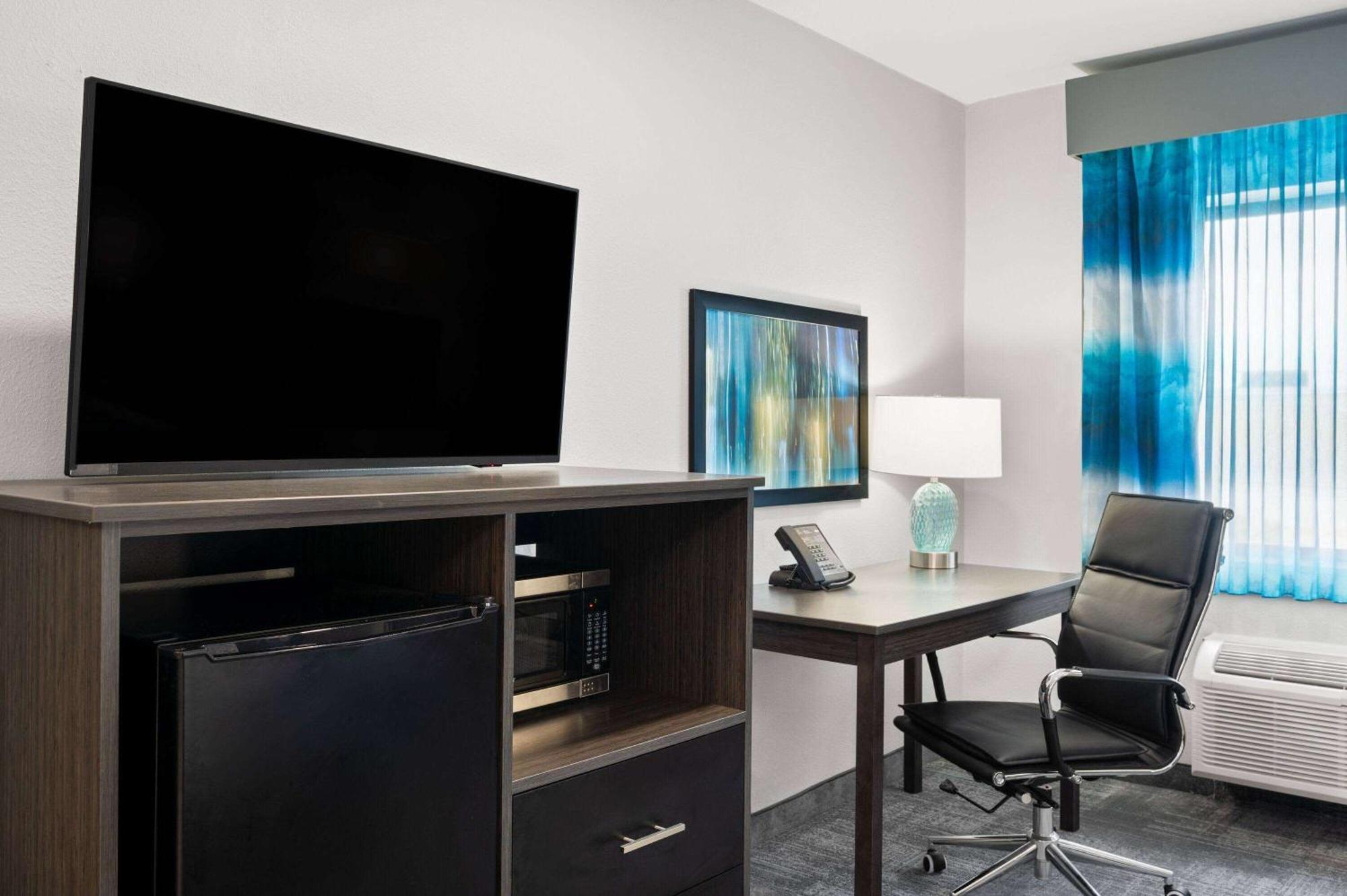 La Quinta Inn By Wyndham Indianapolis Airport Executive Dr Exterior foto
