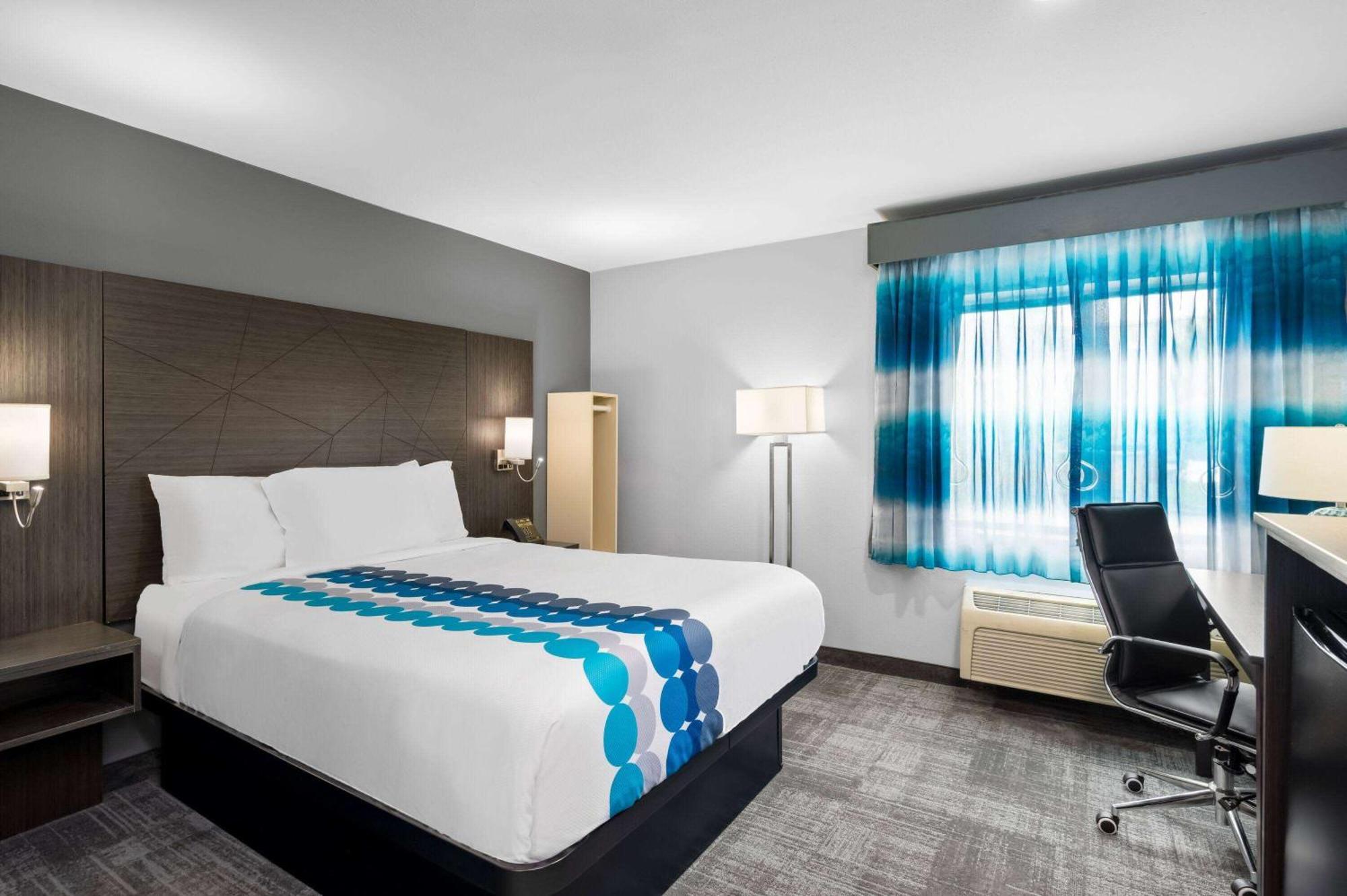 La Quinta Inn By Wyndham Indianapolis Airport Executive Dr Exterior foto