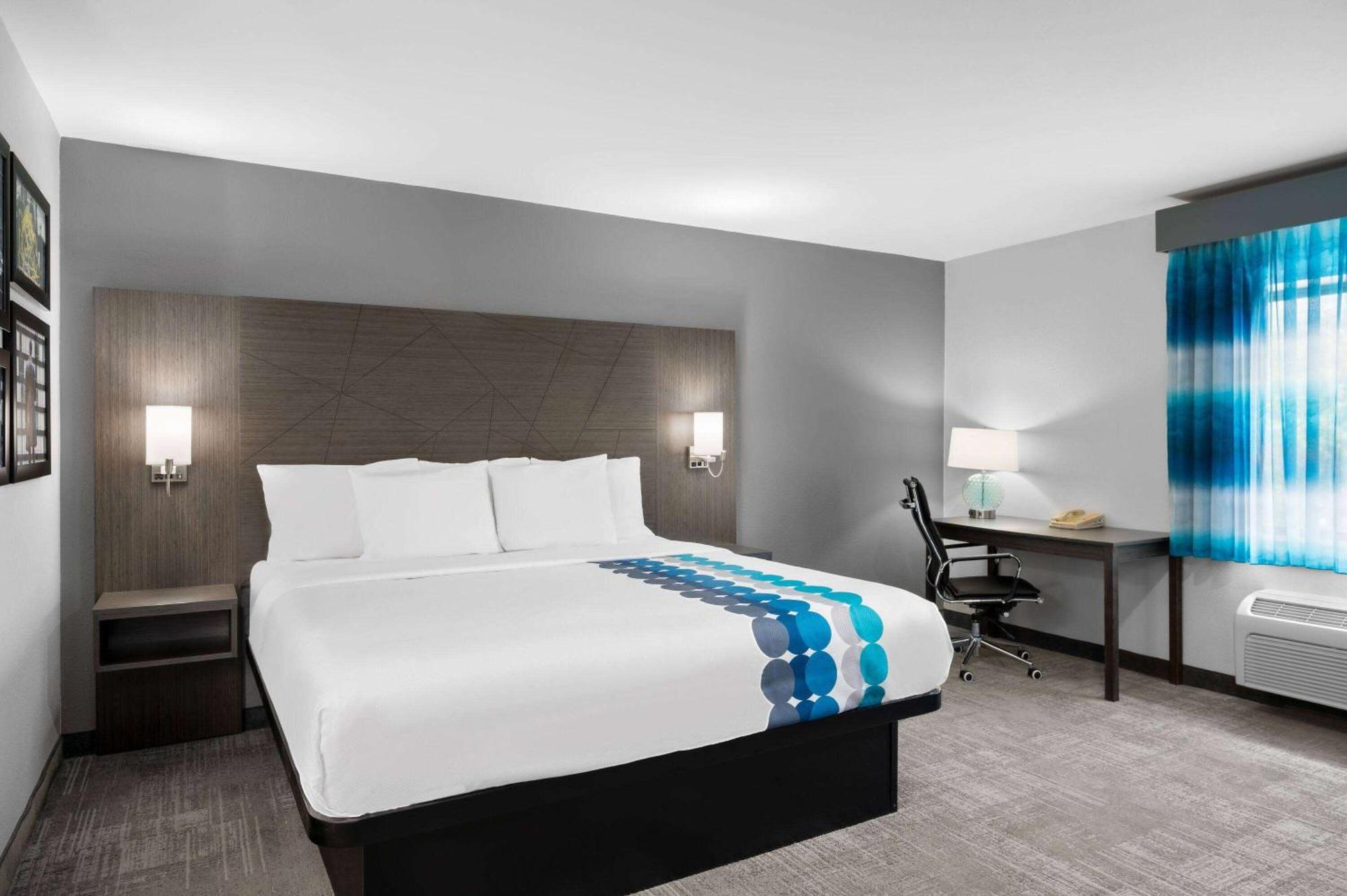 La Quinta Inn By Wyndham Indianapolis Airport Executive Dr Exterior foto