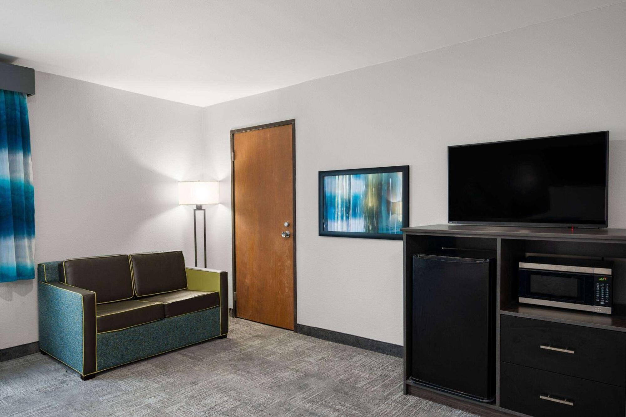 La Quinta Inn By Wyndham Indianapolis Airport Executive Dr Exterior foto