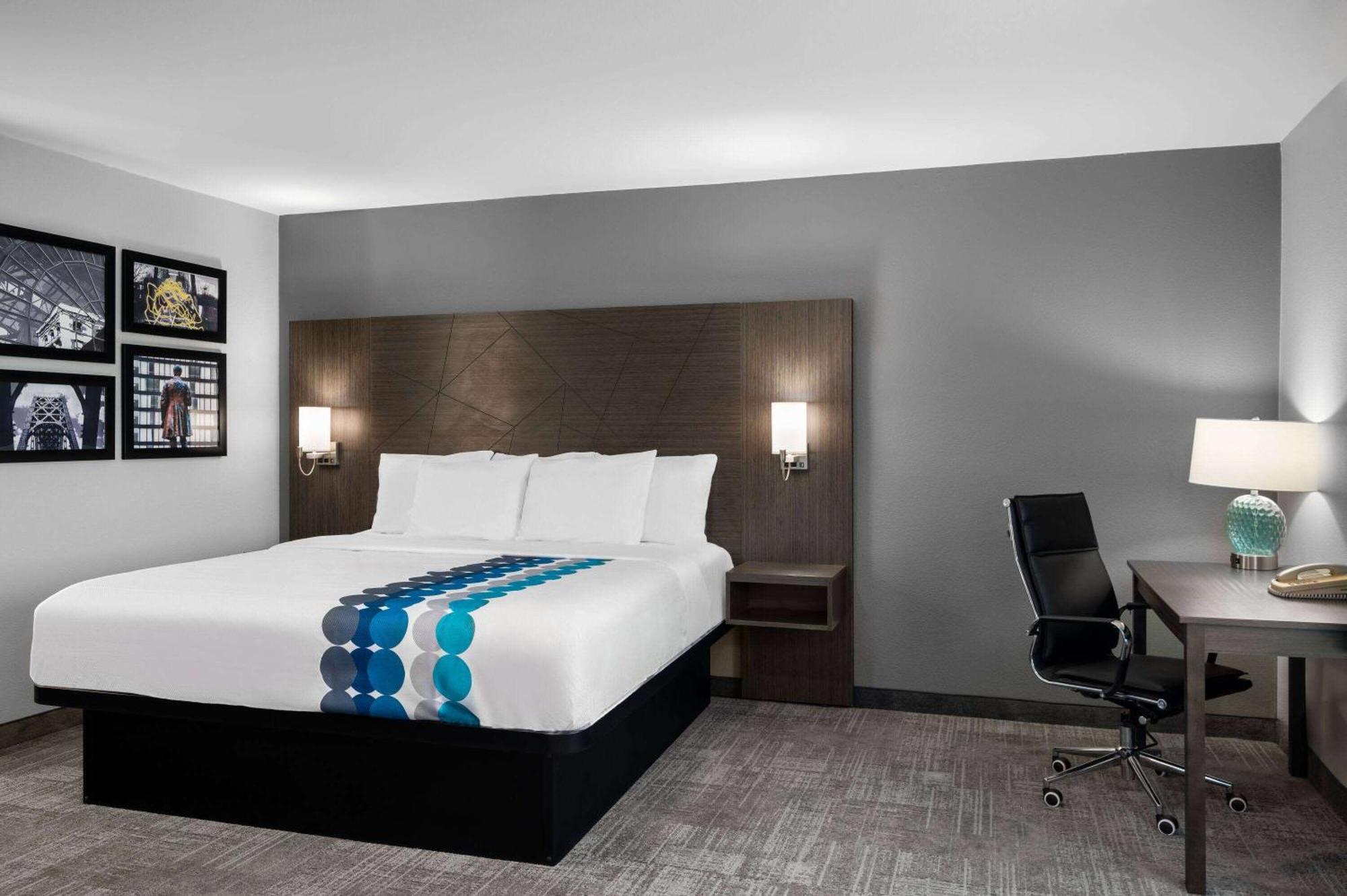 La Quinta Inn By Wyndham Indianapolis Airport Executive Dr Exterior foto