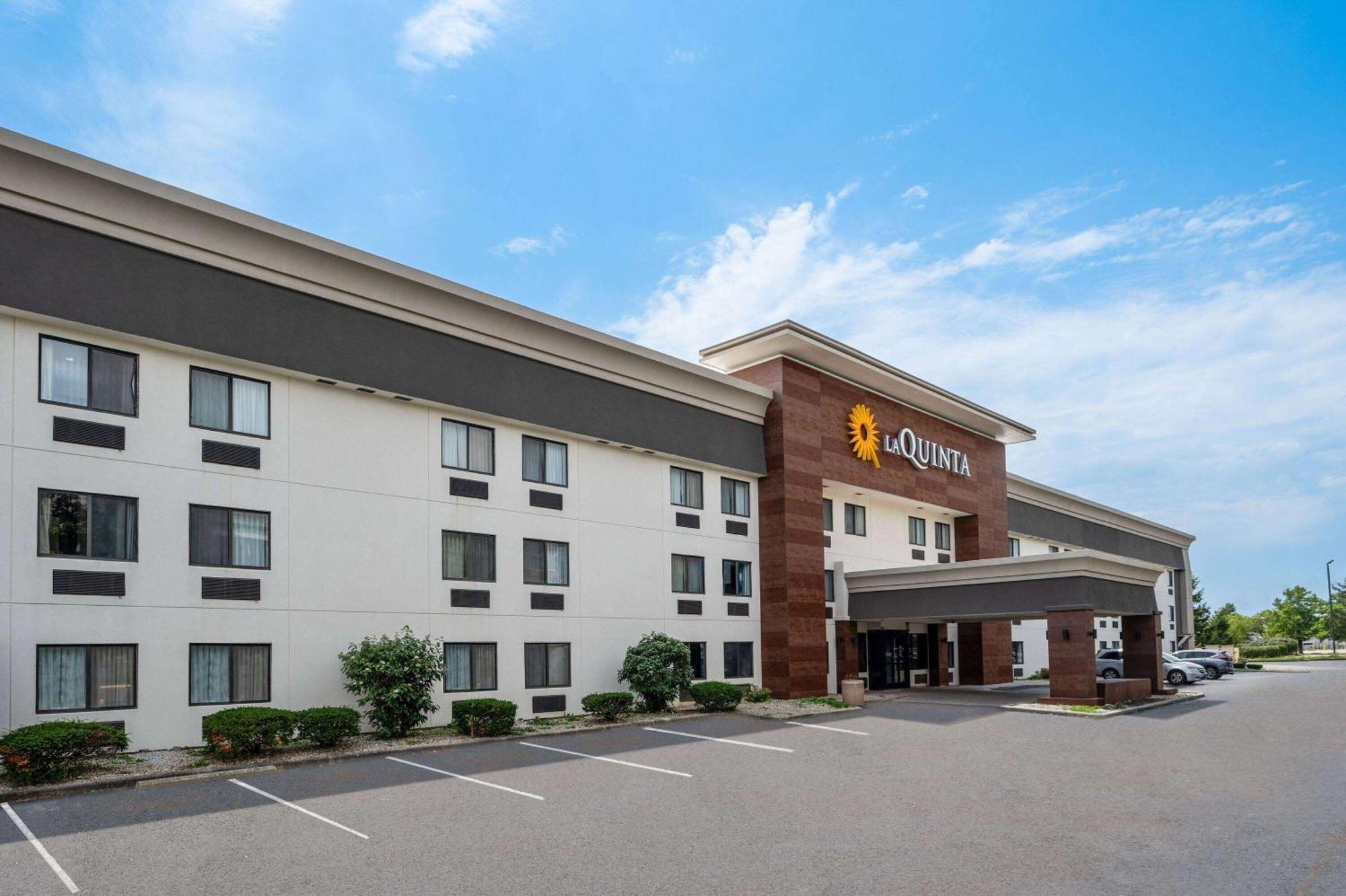 La Quinta Inn By Wyndham Indianapolis Airport Executive Dr Exterior foto