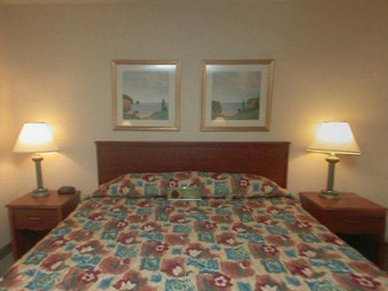 La Quinta Inn By Wyndham Indianapolis Airport Executive Dr Exterior foto