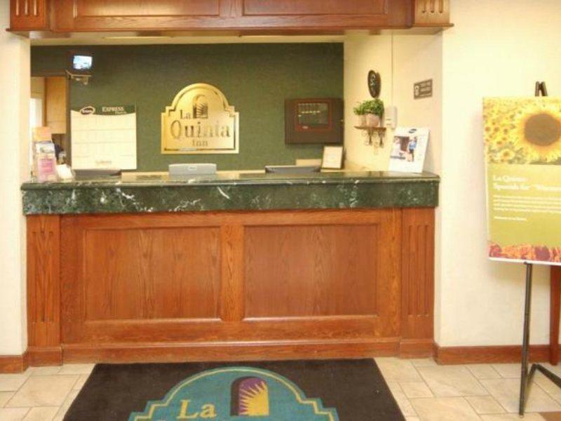La Quinta Inn By Wyndham Indianapolis Airport Executive Dr Exterior foto