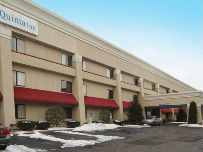 La Quinta Inn By Wyndham Indianapolis Airport Executive Dr Exterior foto